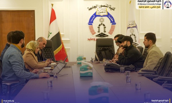 فريق تقني من وزارة التعليم العالي يتابع نظام (SIS) في أقسام كلية المنصور الجامعة