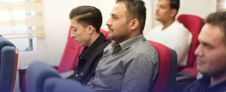 كلية المنصور تقدم القيادة تبدأ من الذات وشؤون المرأة تعزز مهارات الإدارة والعمل الجماعي